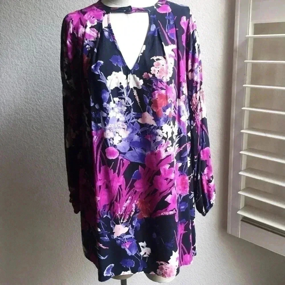 Lace + Whiskey Caravan Floral Dress With Keyhole - Picture 3 of 8